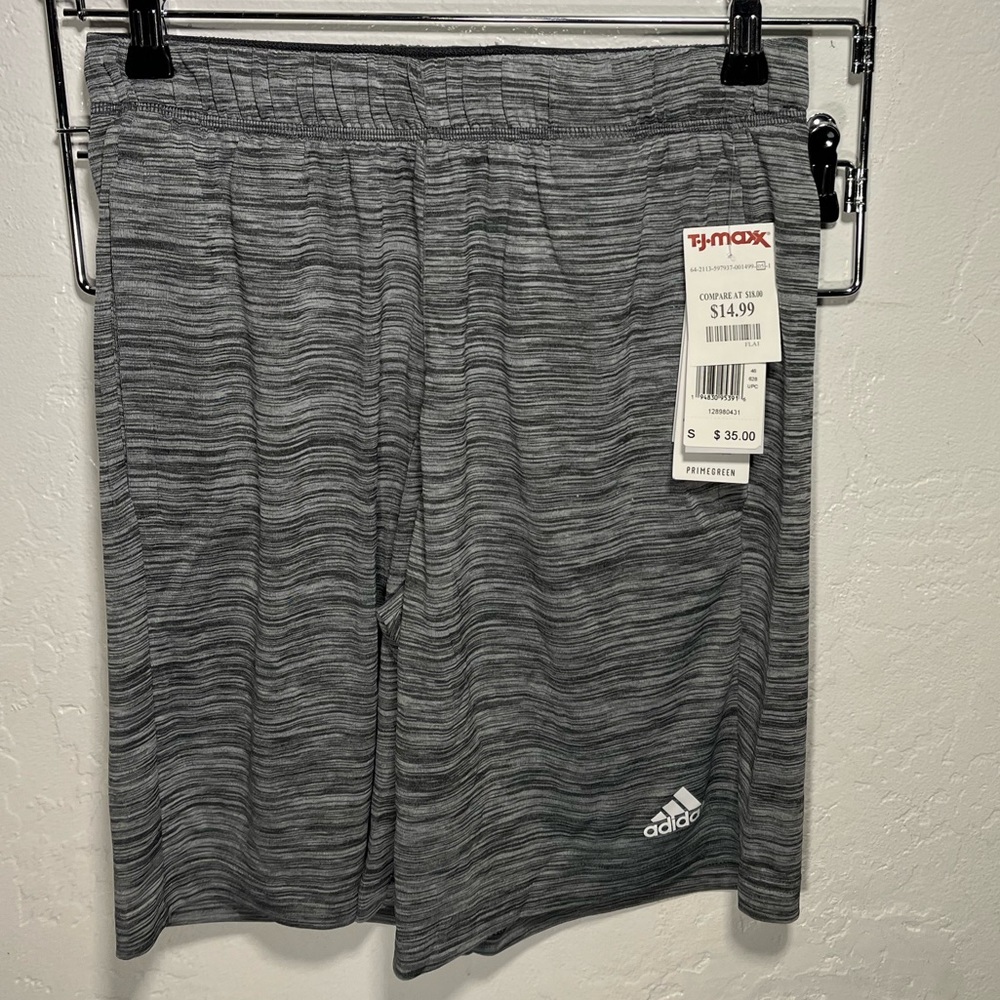 💡NWT💡Light grey Adidas lightweight shorts at a light price 😉
